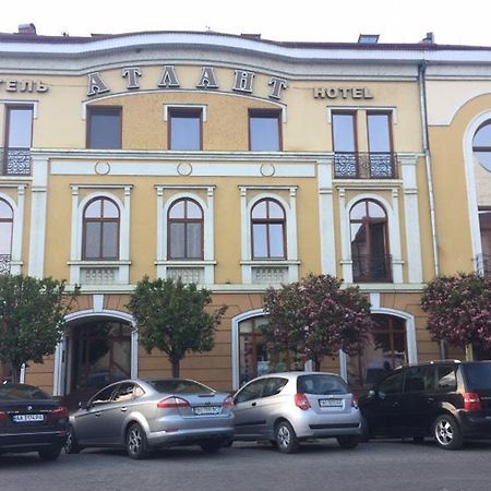 Atlant Hotel Uzjhorod Exteriör bild