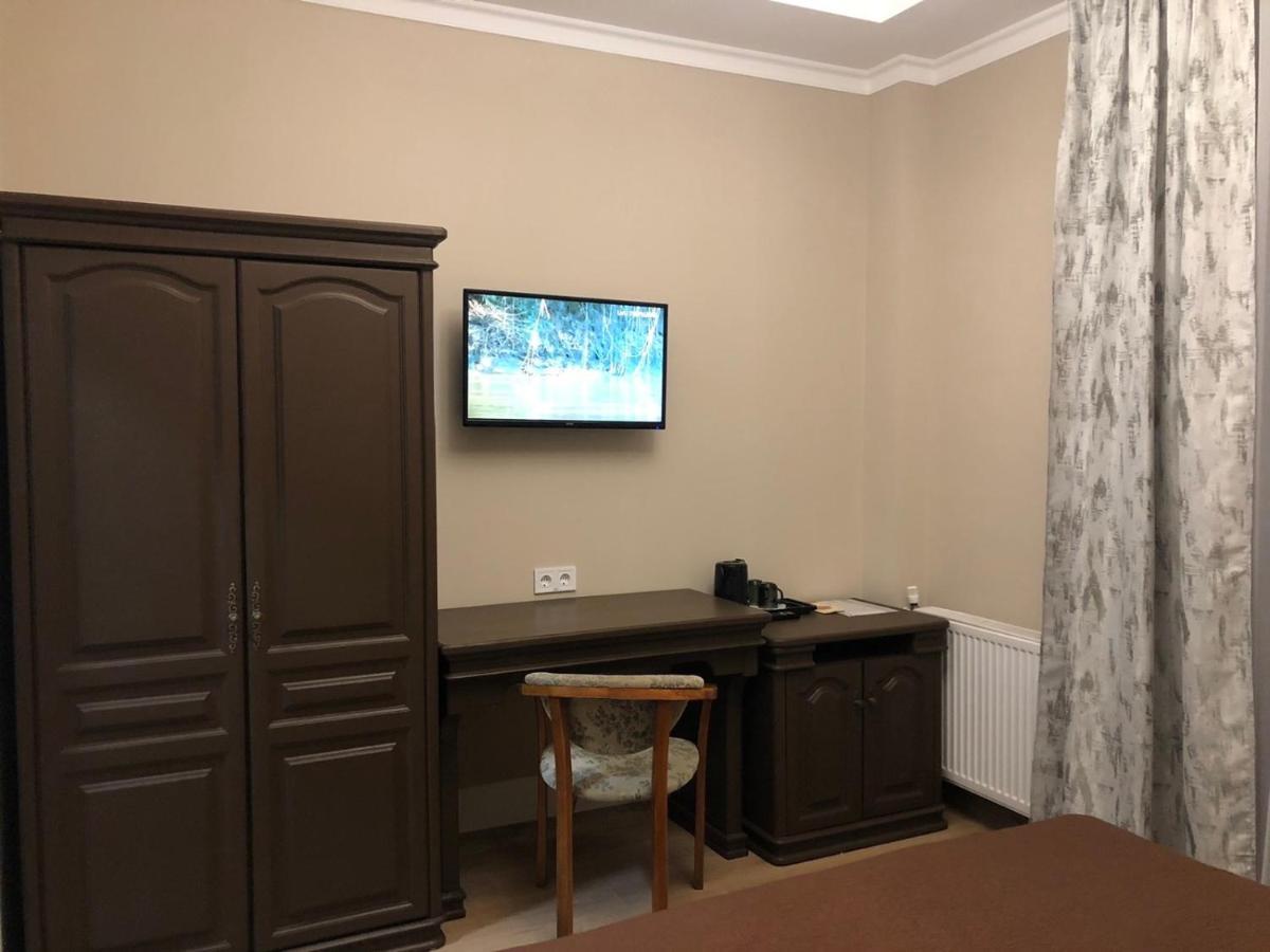 Atlant Hotel Uzjhorod Exteriör bild