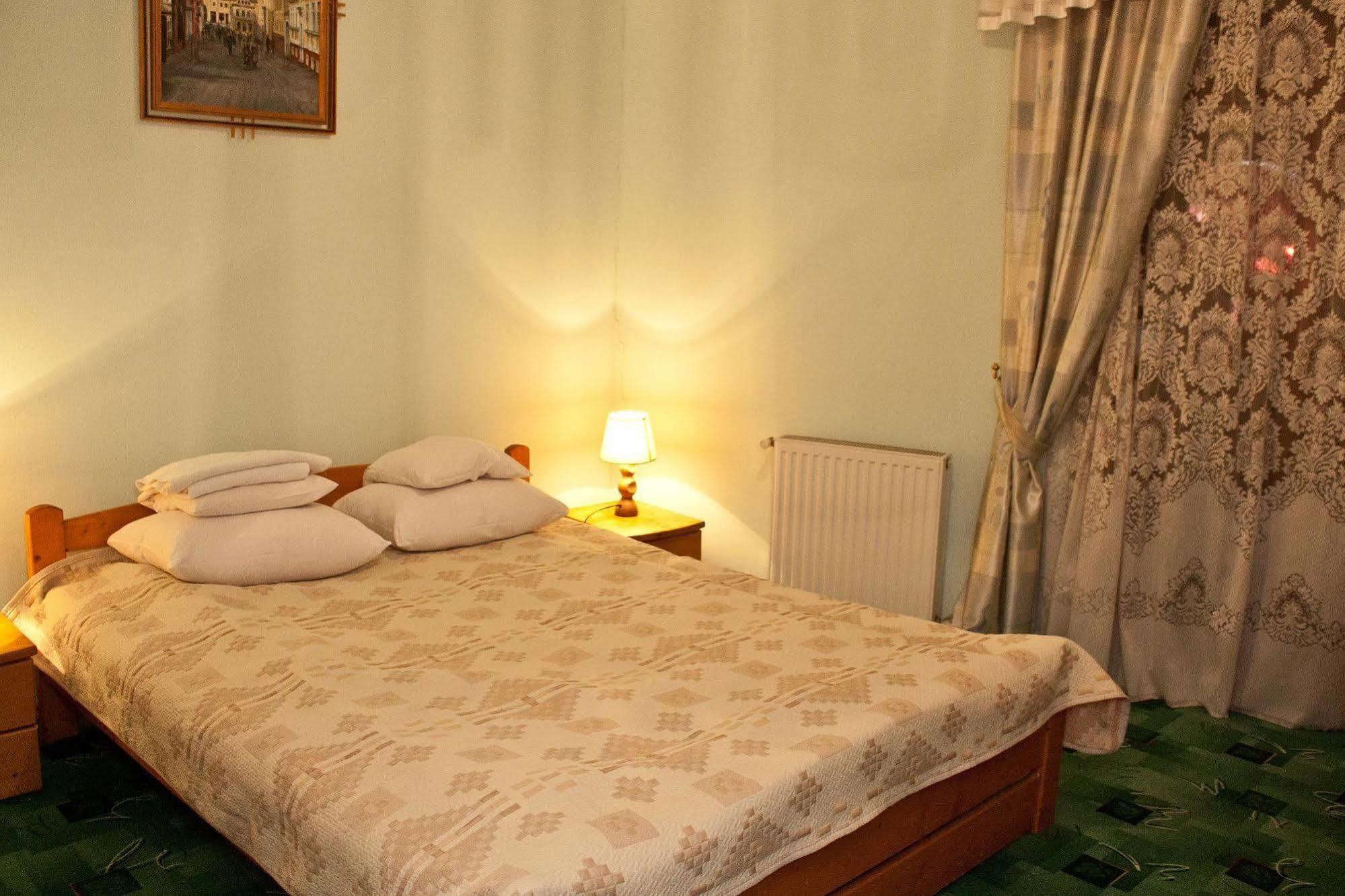 Atlant Hotel Uzjhorod Exteriör bild