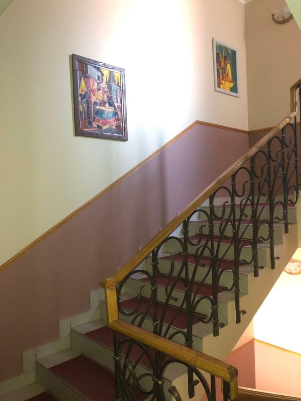 Atlant Hotel Uzjhorod Exteriör bild