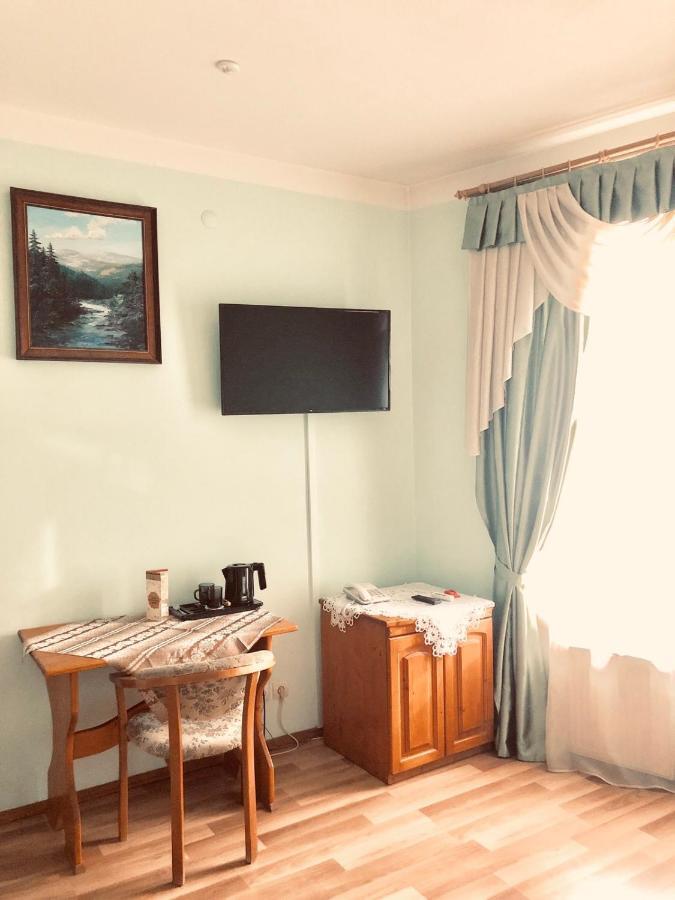 Atlant Hotel Uzjhorod Exteriör bild