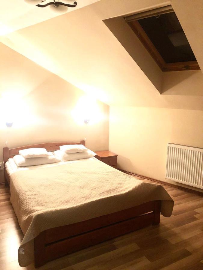Atlant Hotel Uzjhorod Exteriör bild