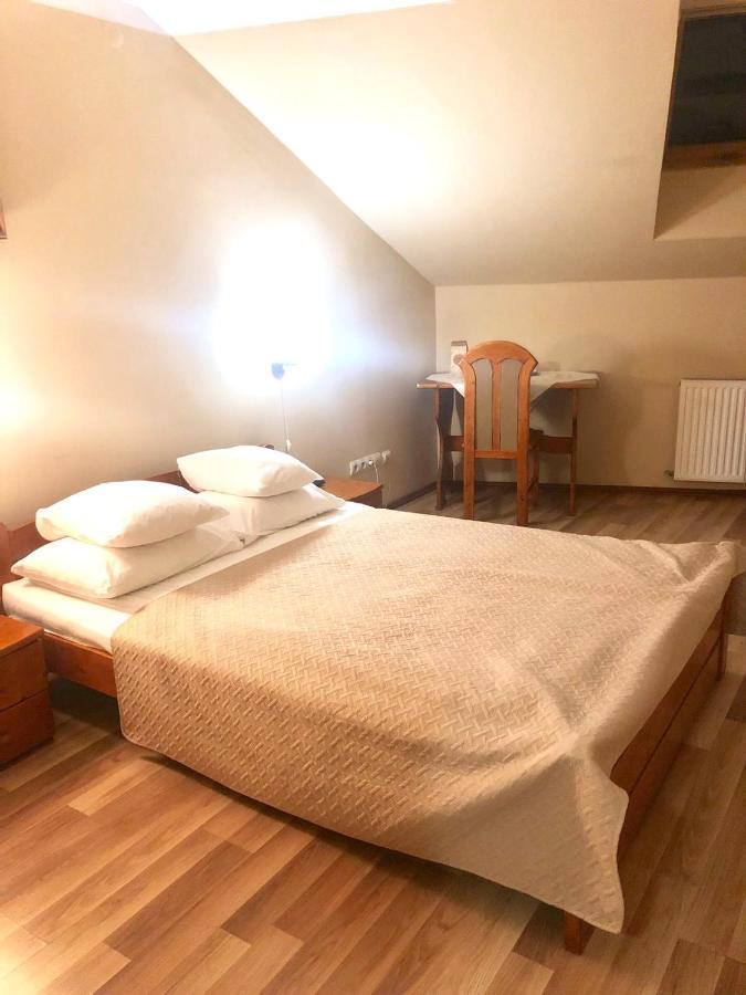 Atlant Hotel Uzjhorod Exteriör bild