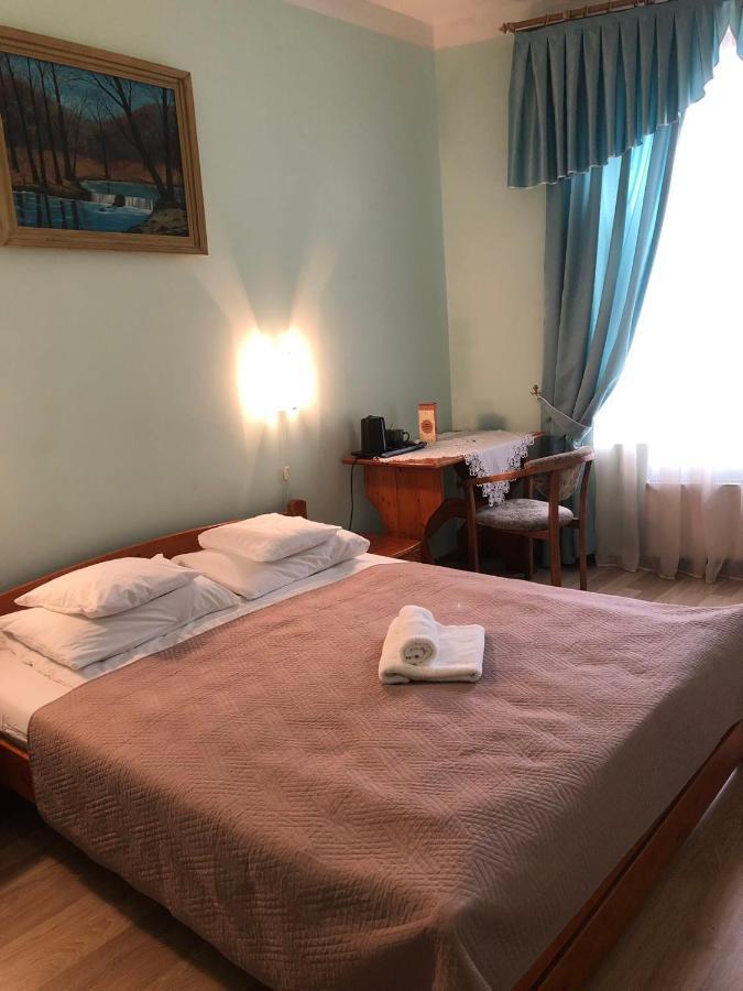 Atlant Hotel Uzjhorod Exteriör bild