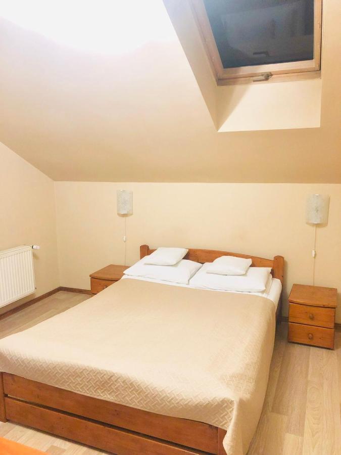 Atlant Hotel Uzjhorod Exteriör bild